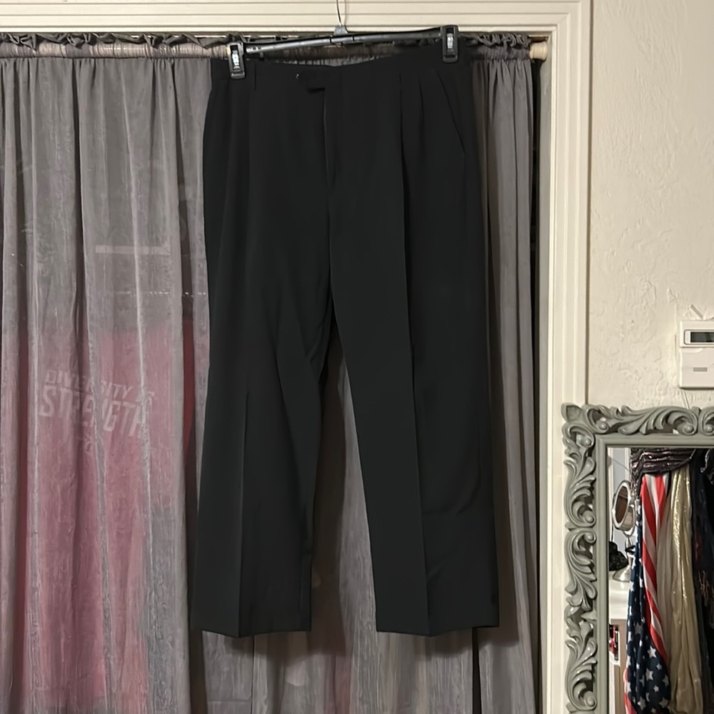 Men’s cuffed pleated dress pants